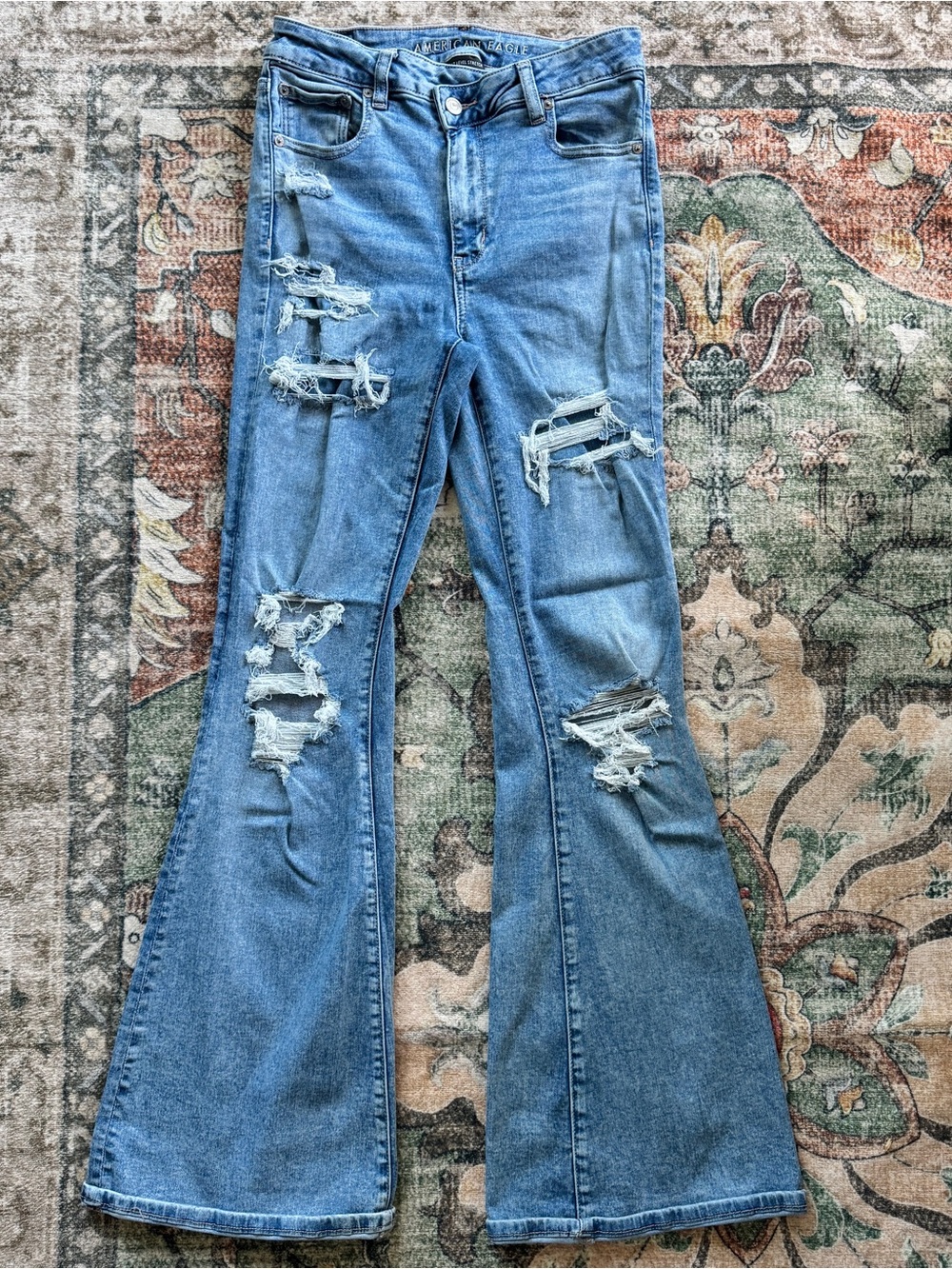 American Eagle Super High Rise Flare Ripped Jeans Light Wash Size 8 Long